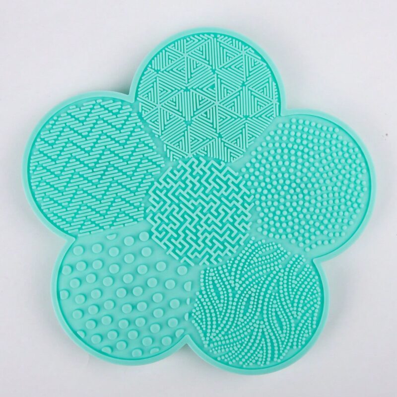 Make Up Brush Cleaning Tool B